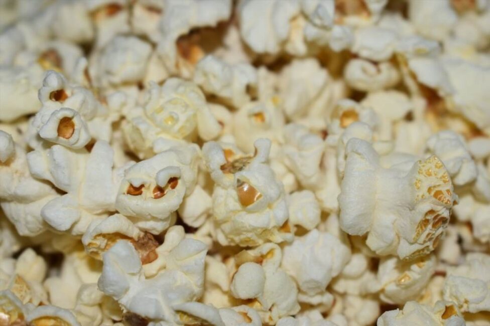 jak zrobić popcorn z masłem
